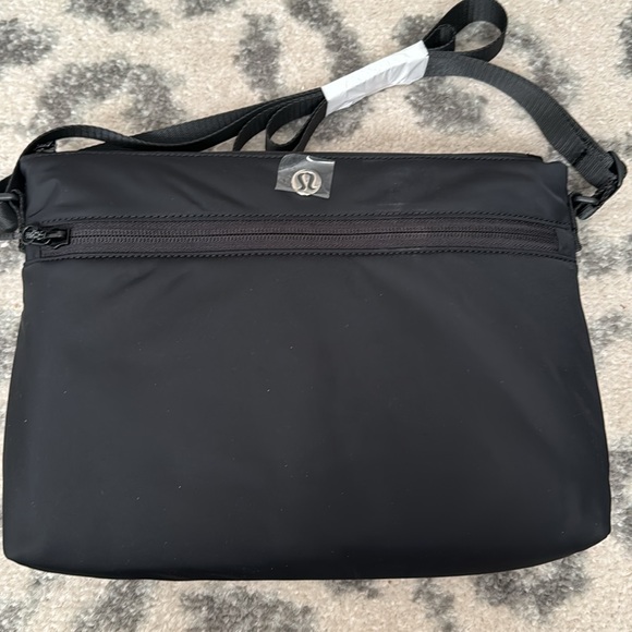 Lululemon parent crossbody with changing mat - Picture 4 of 6